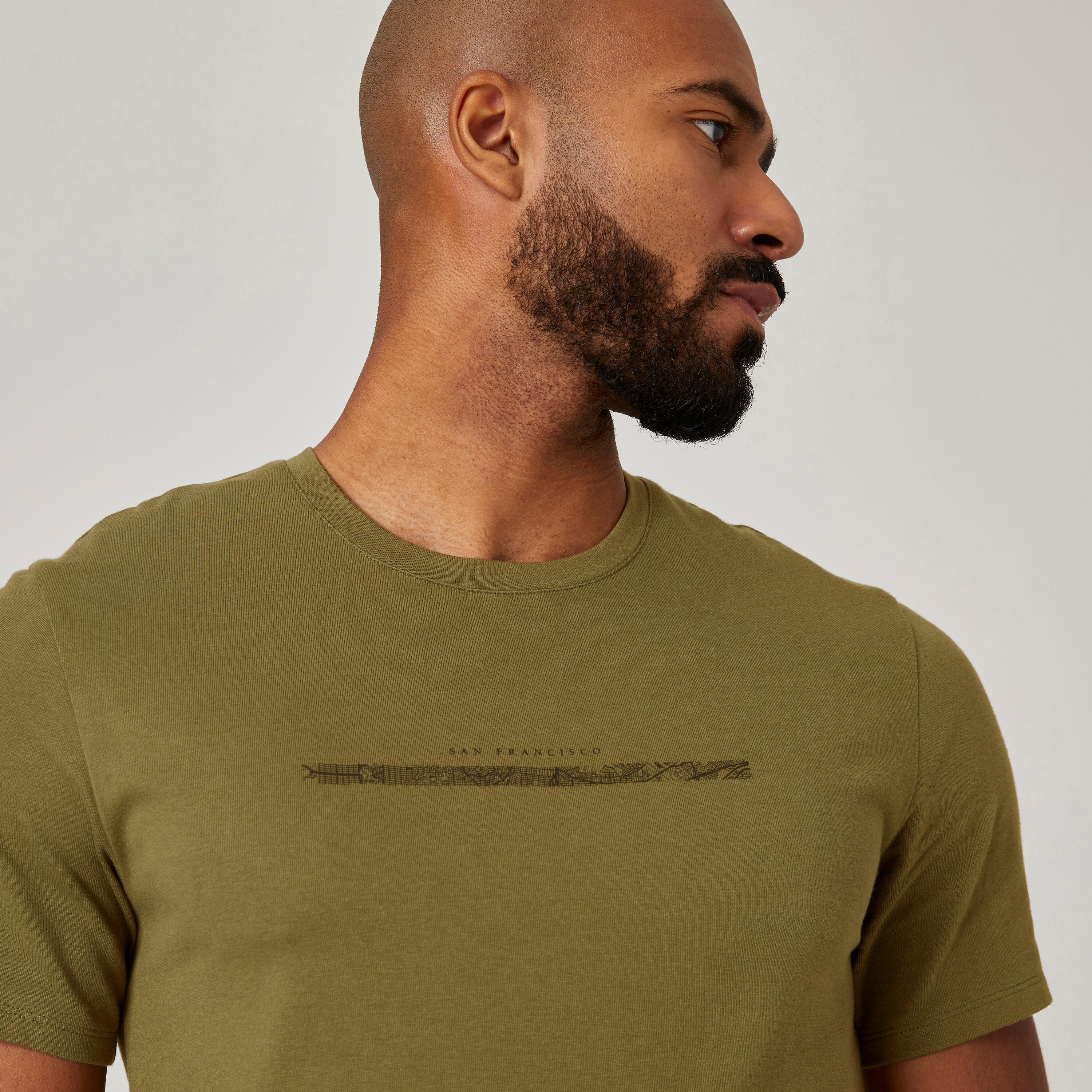 Playera Fitness Hombre Caqui Estampado Manga Corta Ajustada Algodón Cuello Redondo 4/6