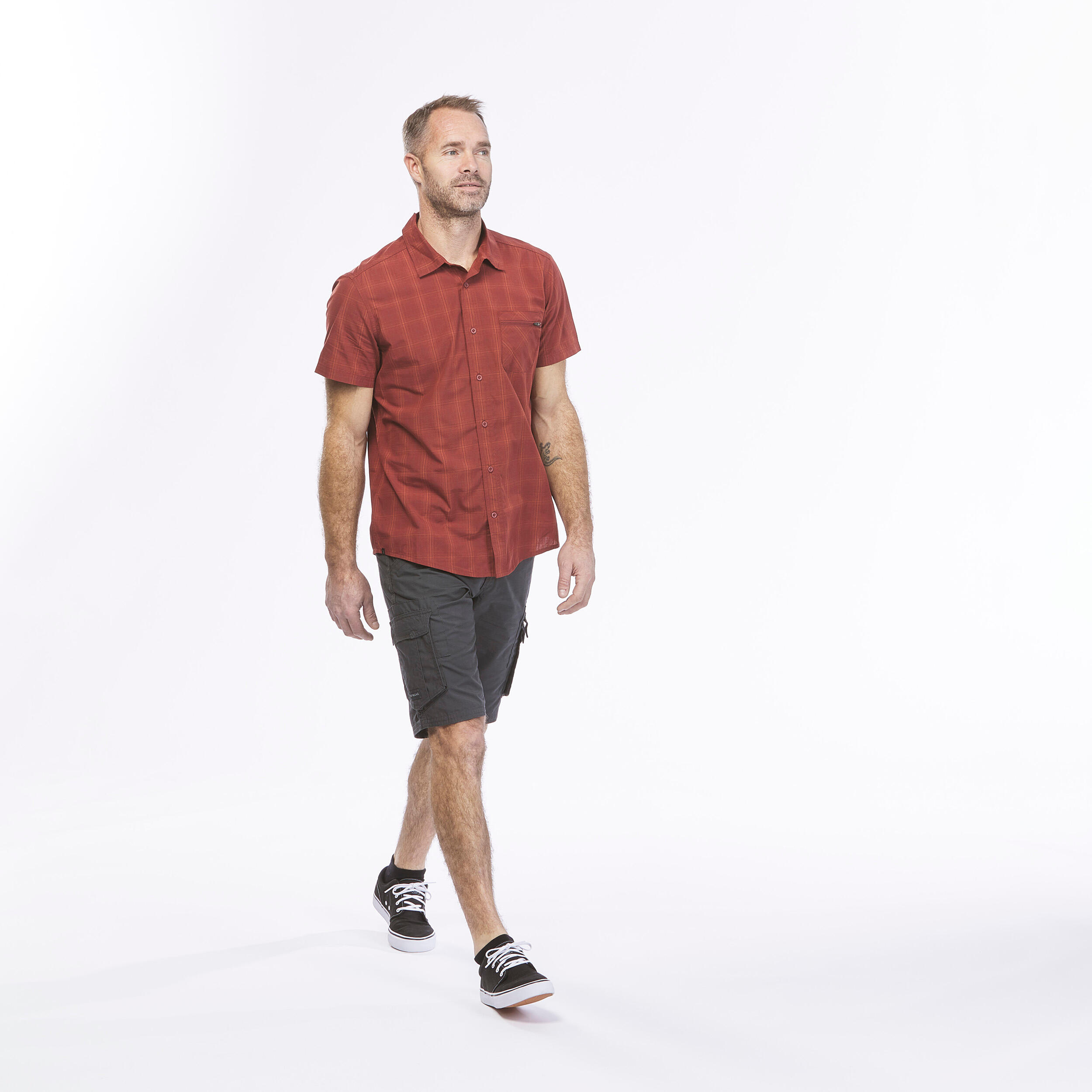 Men’s short-sleeved plan travel trekking shirt TRAVEL 100 red 6/7