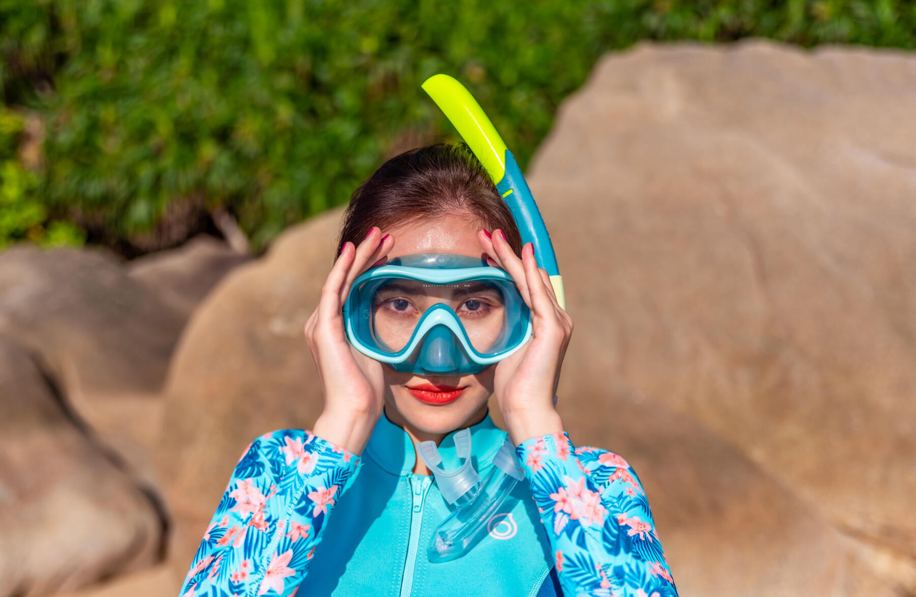 Um pequeno truque para escolher o tamanho correto de máscara de snorkeling
