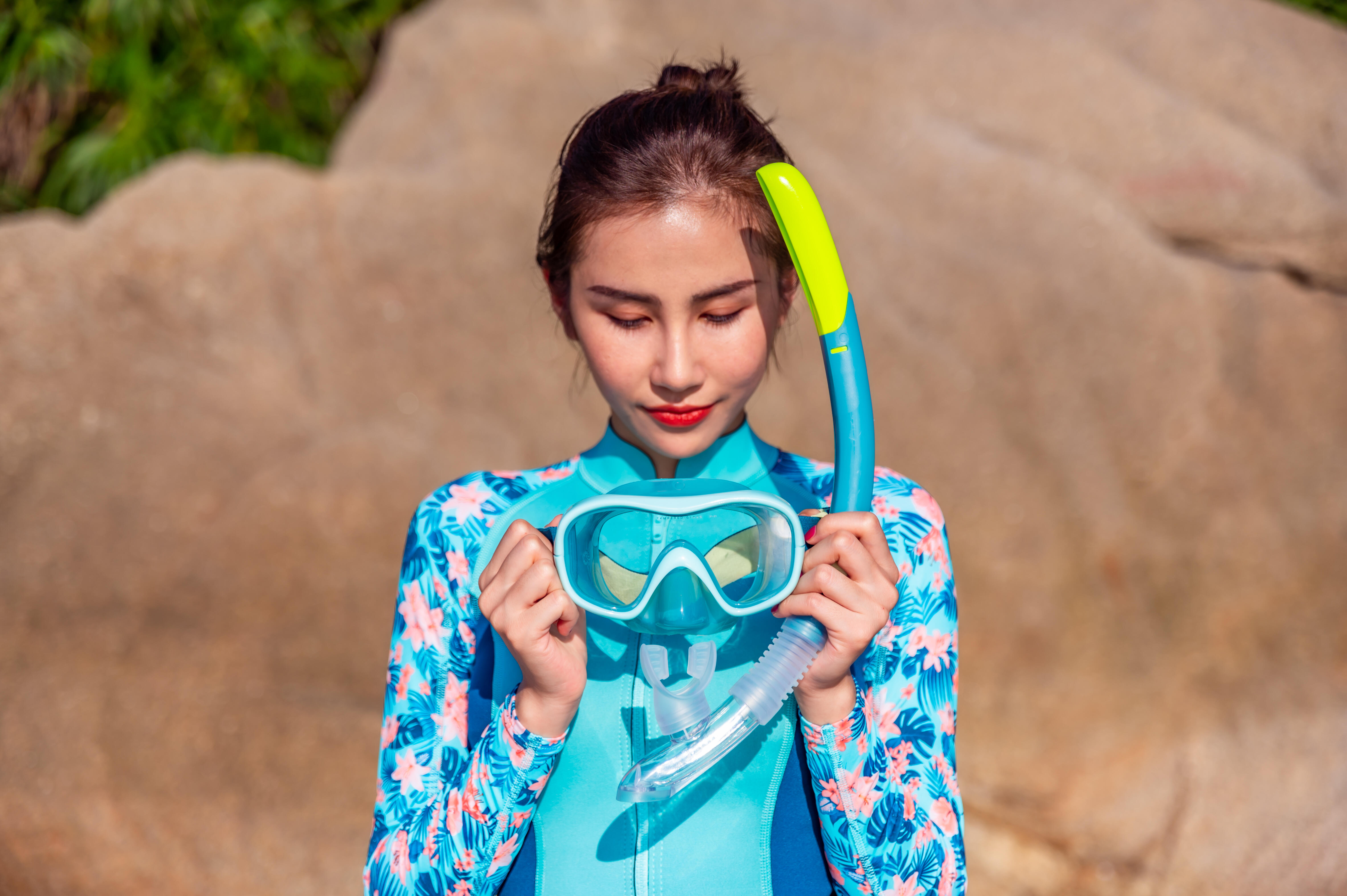 Diving snorkel with valve 100 Green DecathlonB2B