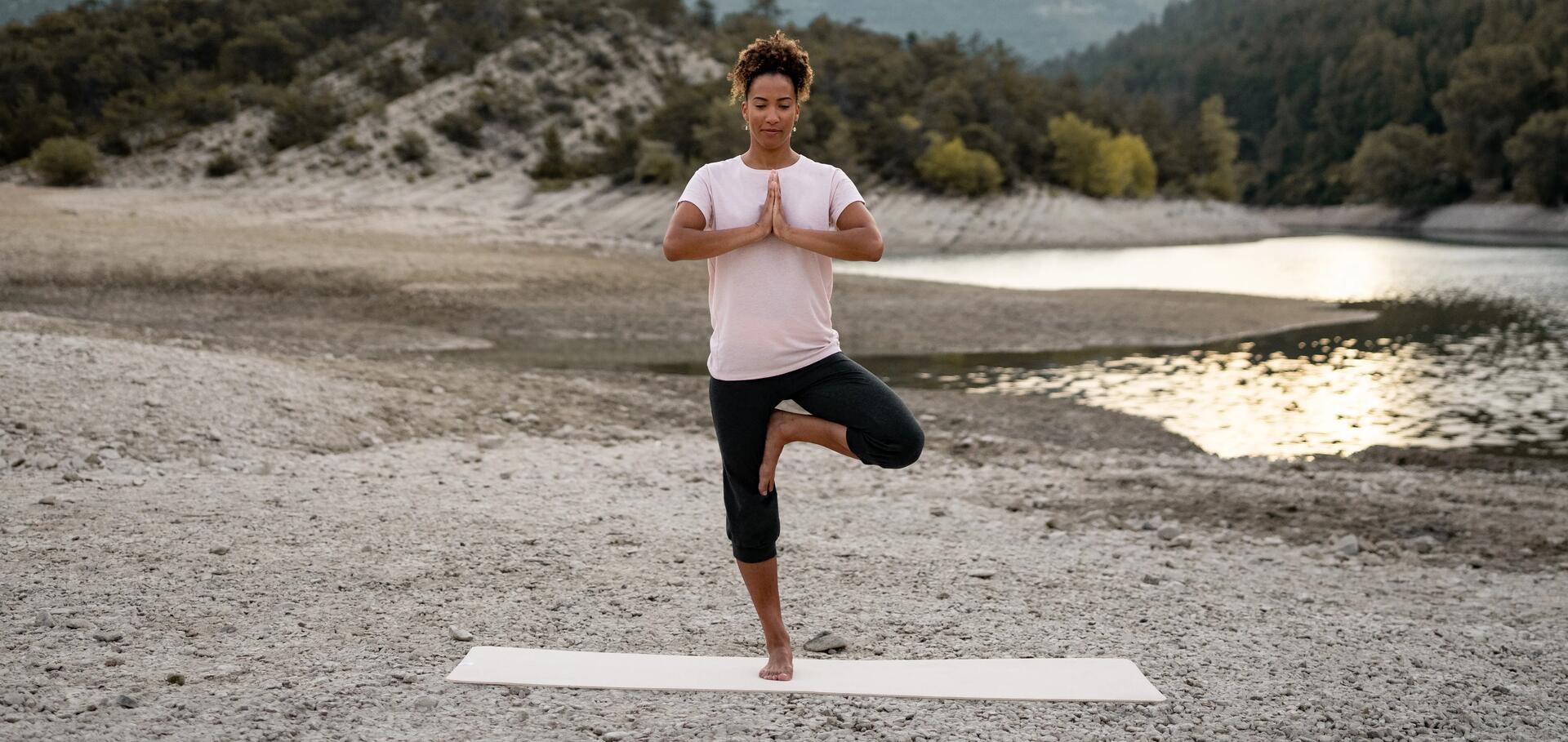 Postura del arbol yoga