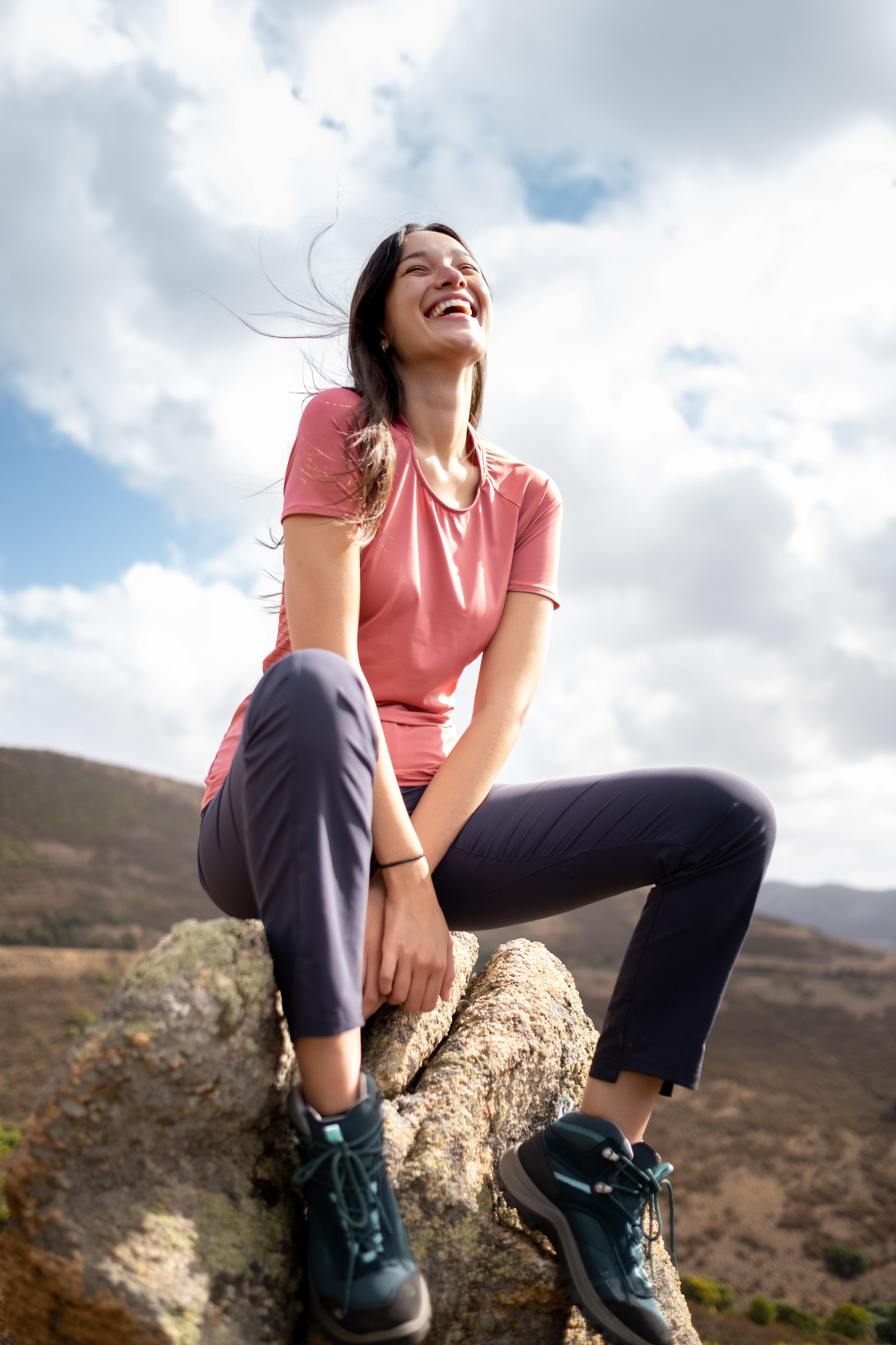 Playera de trekking viaje . Mujer - Manga corta - Lana merina - TRAVEL100  Beige - Decathlon