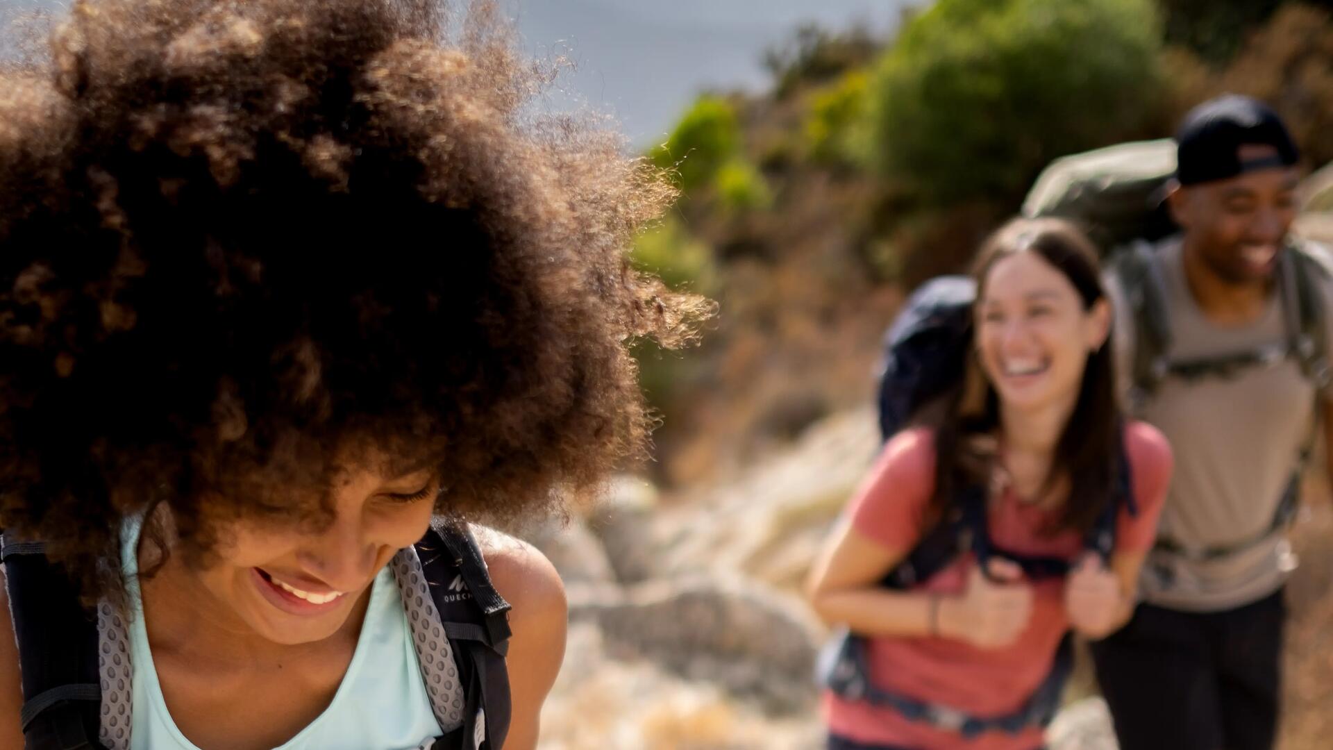 Bien s'équiper pour randonner à la montagne entre amis