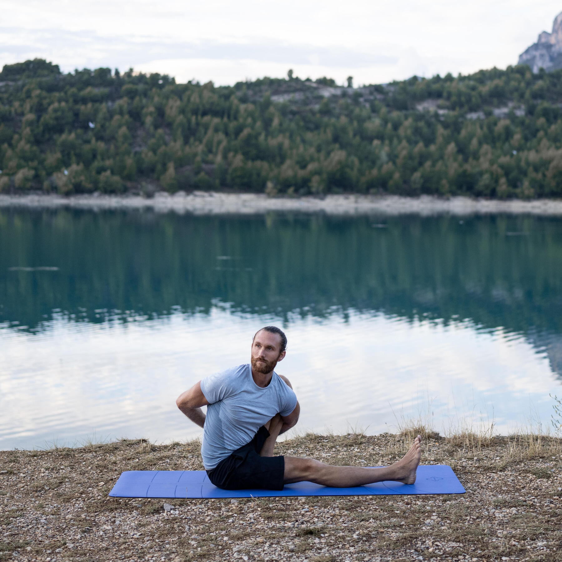 Salutation au soleil : Tout connaître sur cette posture de yoga