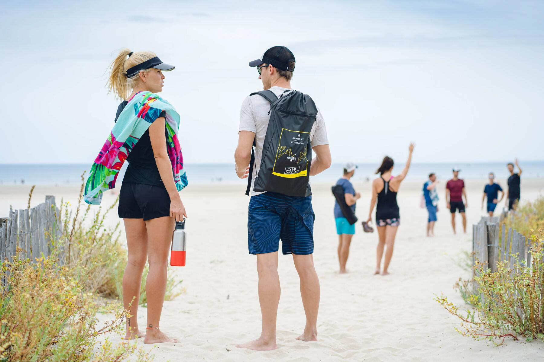 amigos yendo a la playa