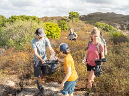 ECO-HIKING: hiking to clean up our trails