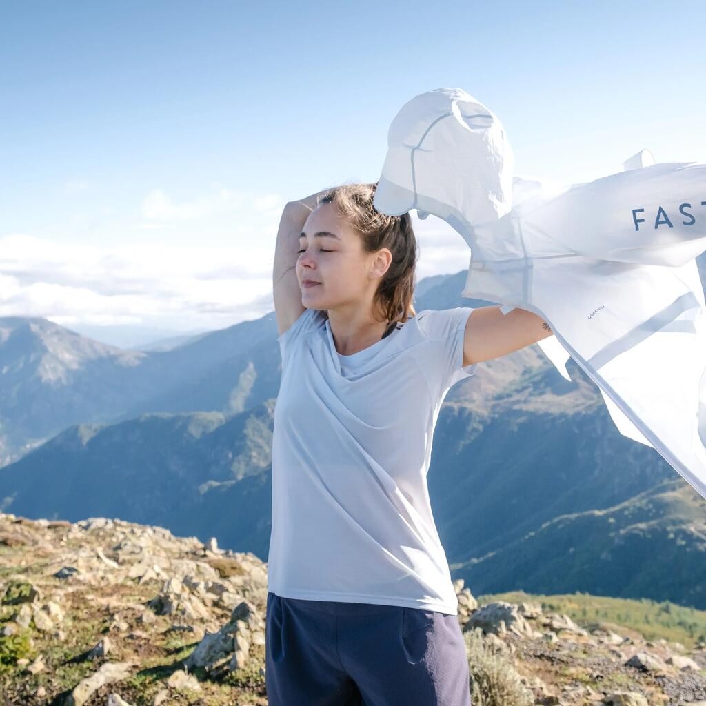 Women’s ultra-light hybrid fast hiking jacket FH900 grey.