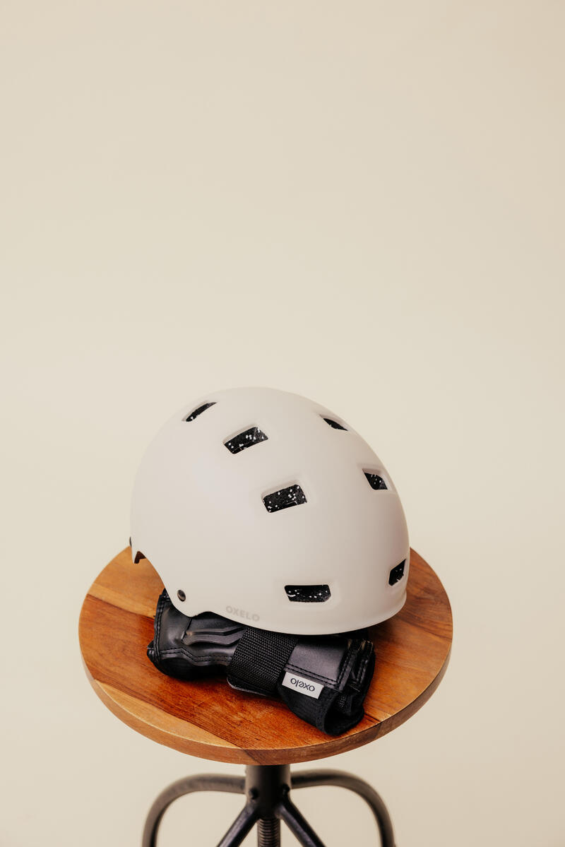 Ultralichte helm voor skaten, skateboarden en steppen MF900 Beige