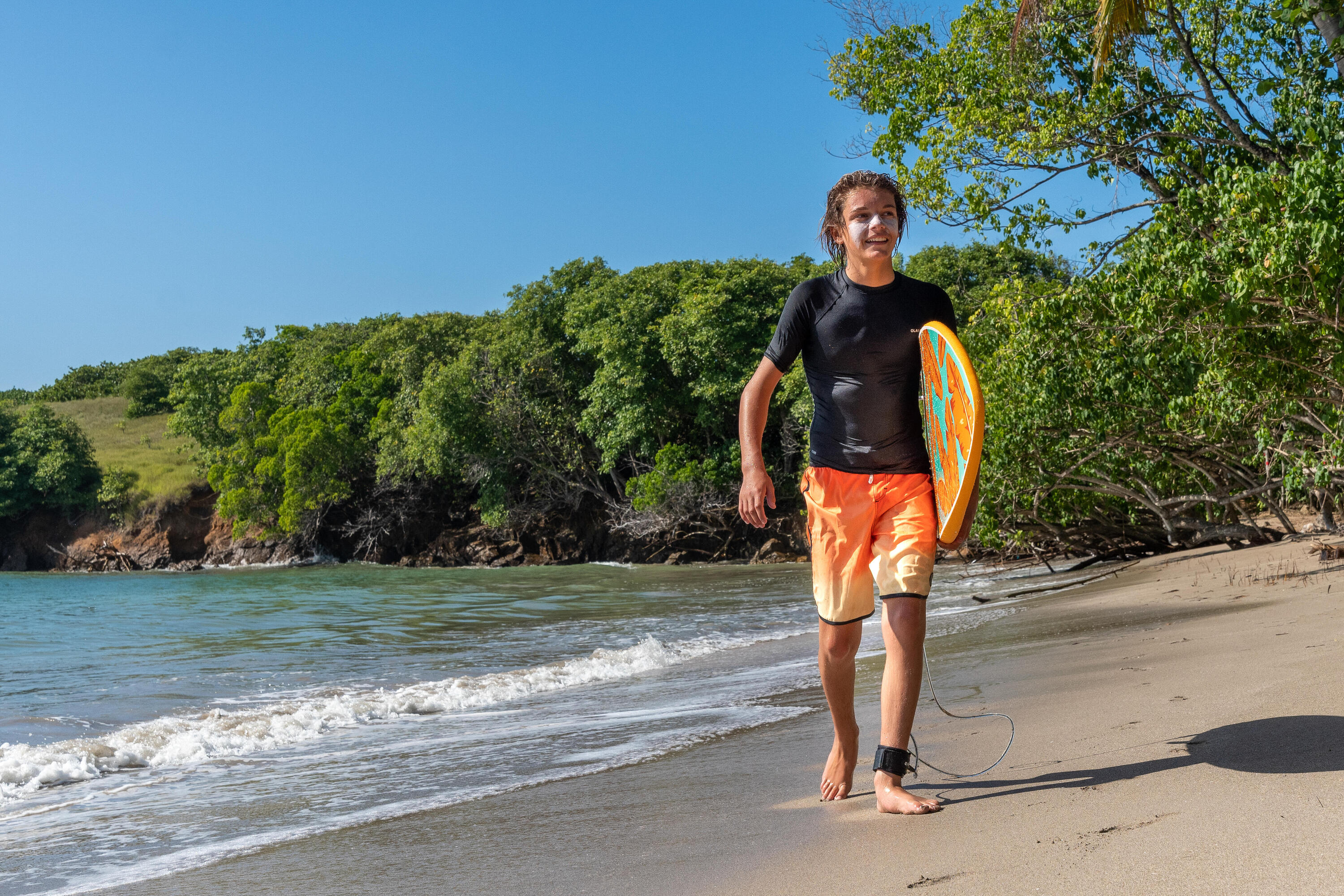 Short de surf garçon, 500 Âge 8-15 ans 4/5