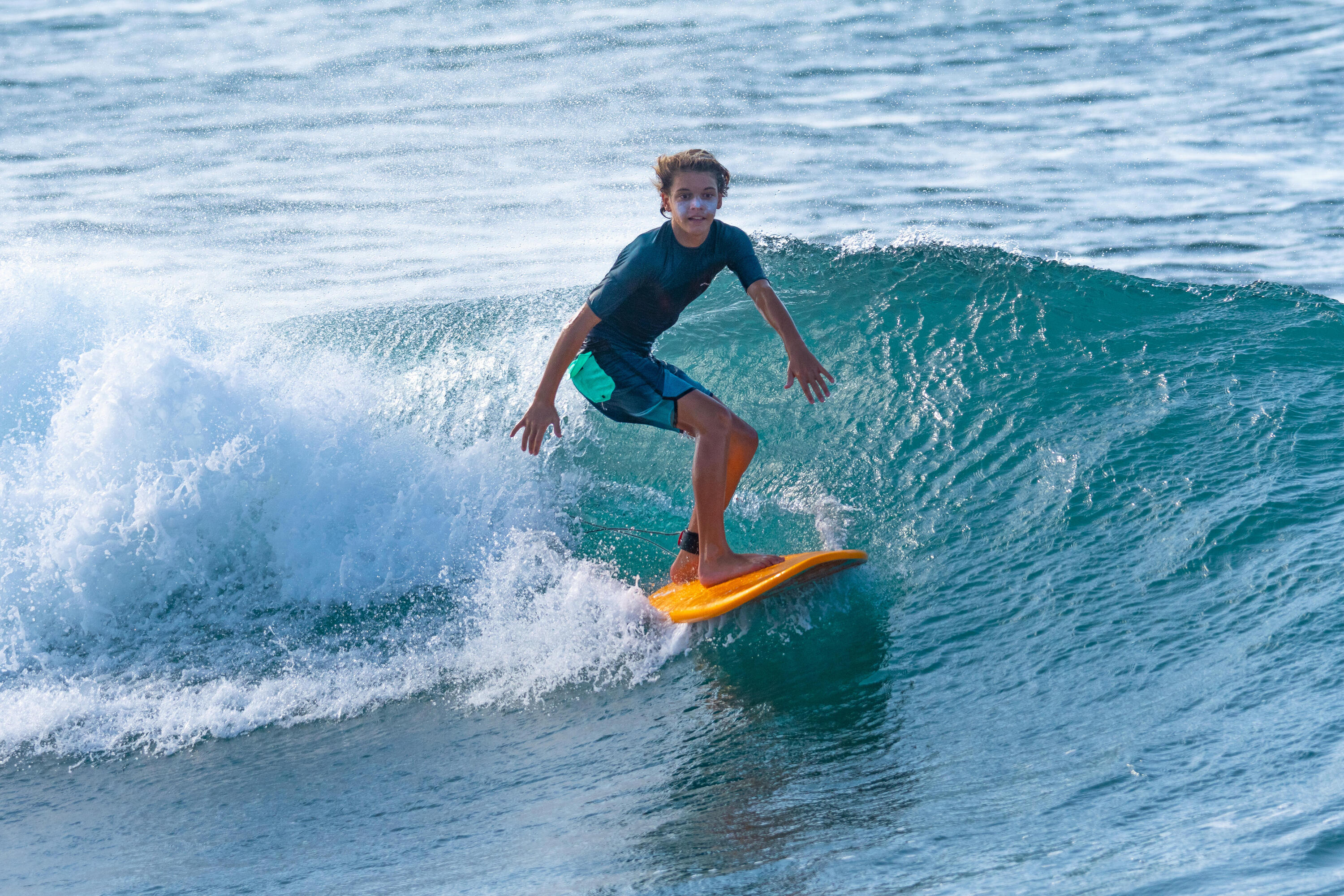 Short de surf garçon, 500 Âge 8-15 ans 8/9