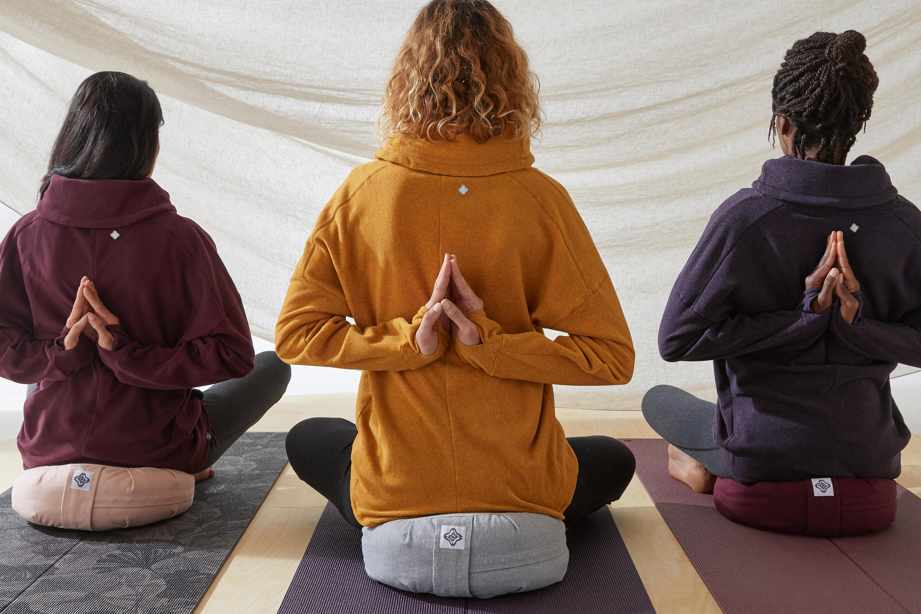 Zafu cojín de yoga y meditación Kimjaly forma redonda gris 5/6
