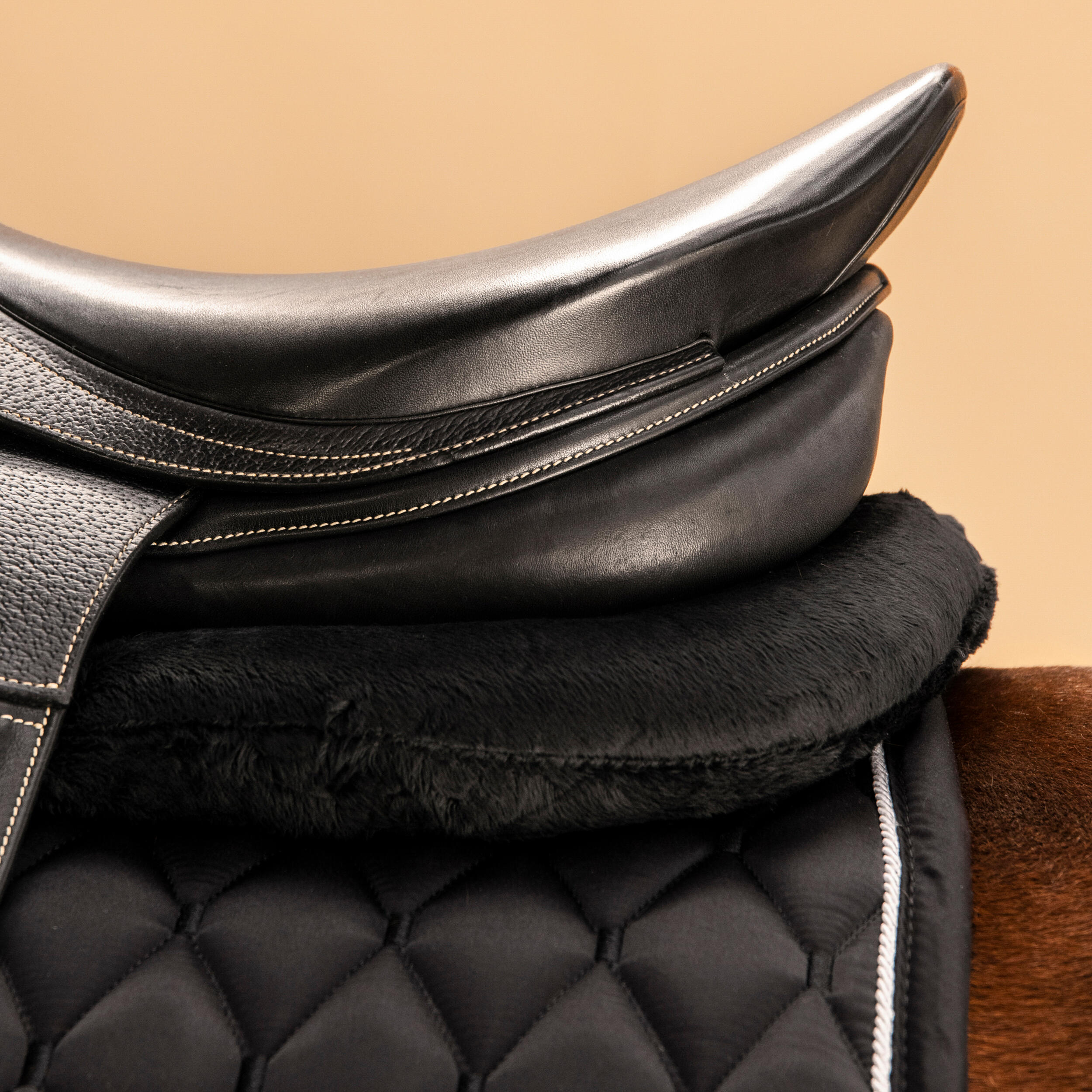 Horse Riding Synthetic Sheepskin Saddle Pad for Horse and Pony 500 - Black - FOUGANZA