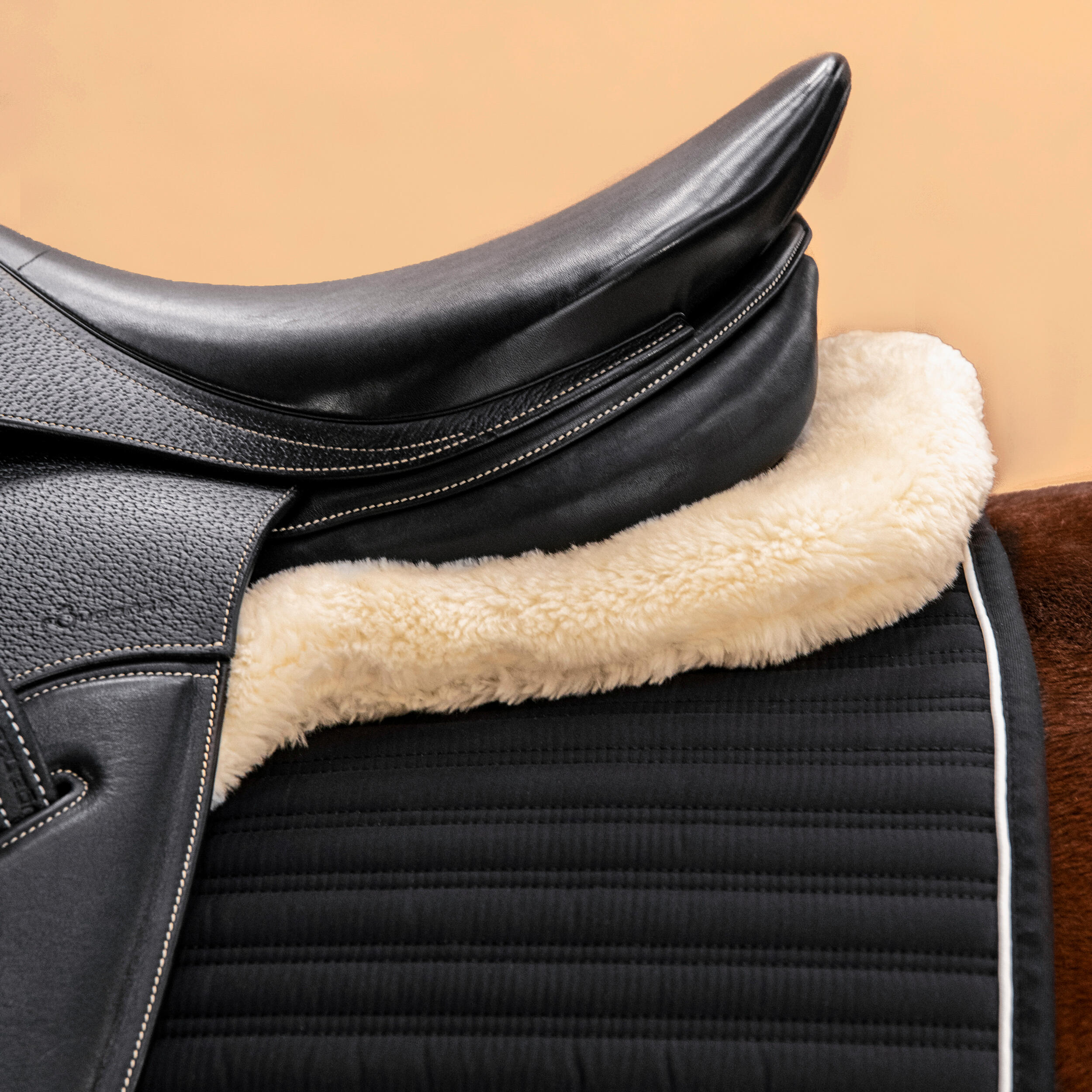 Synthetic Sheepskin Saddle Pad - 900 Black - FOUGANZA