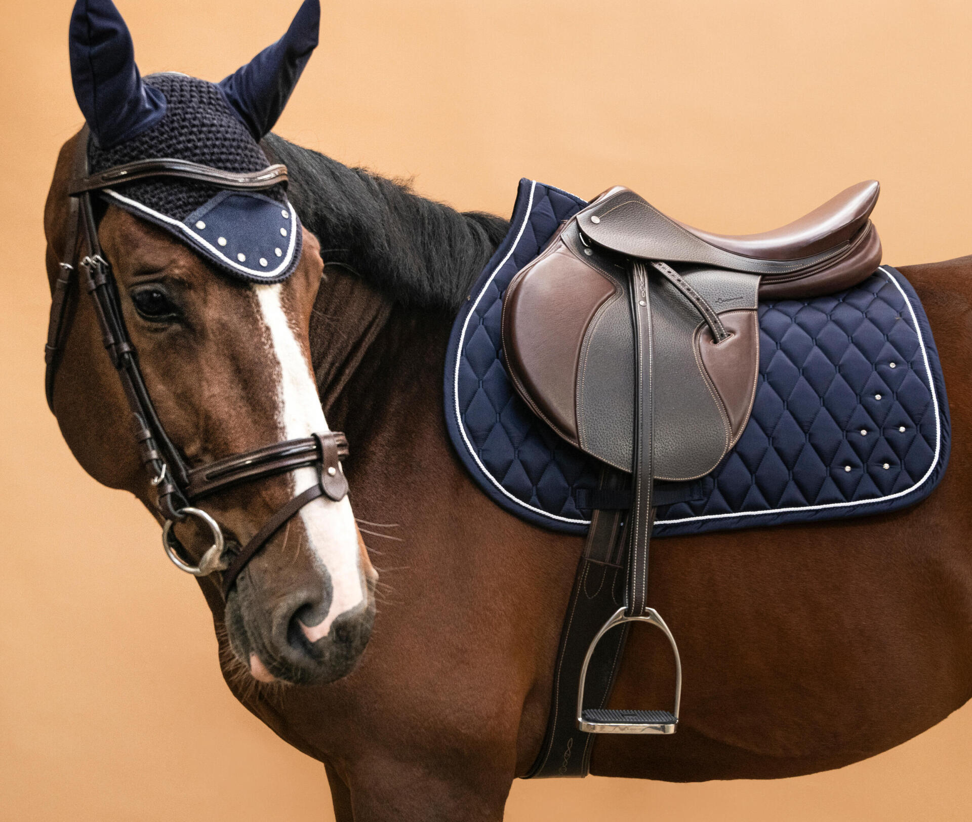 cavalo com protecao de orelhas decathlon
