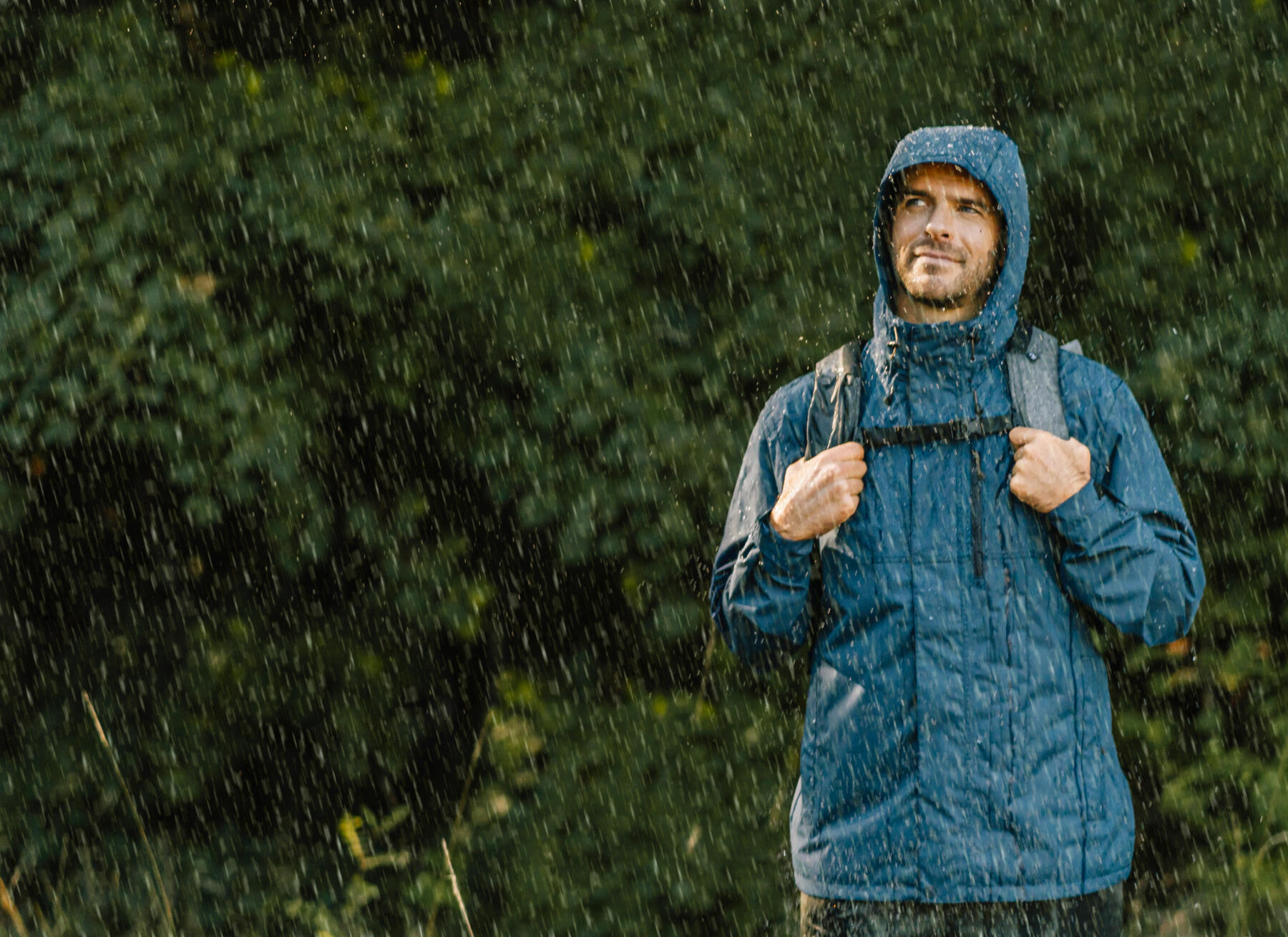 ¿Sabes cómo elegir tu chaqueta impermeable?