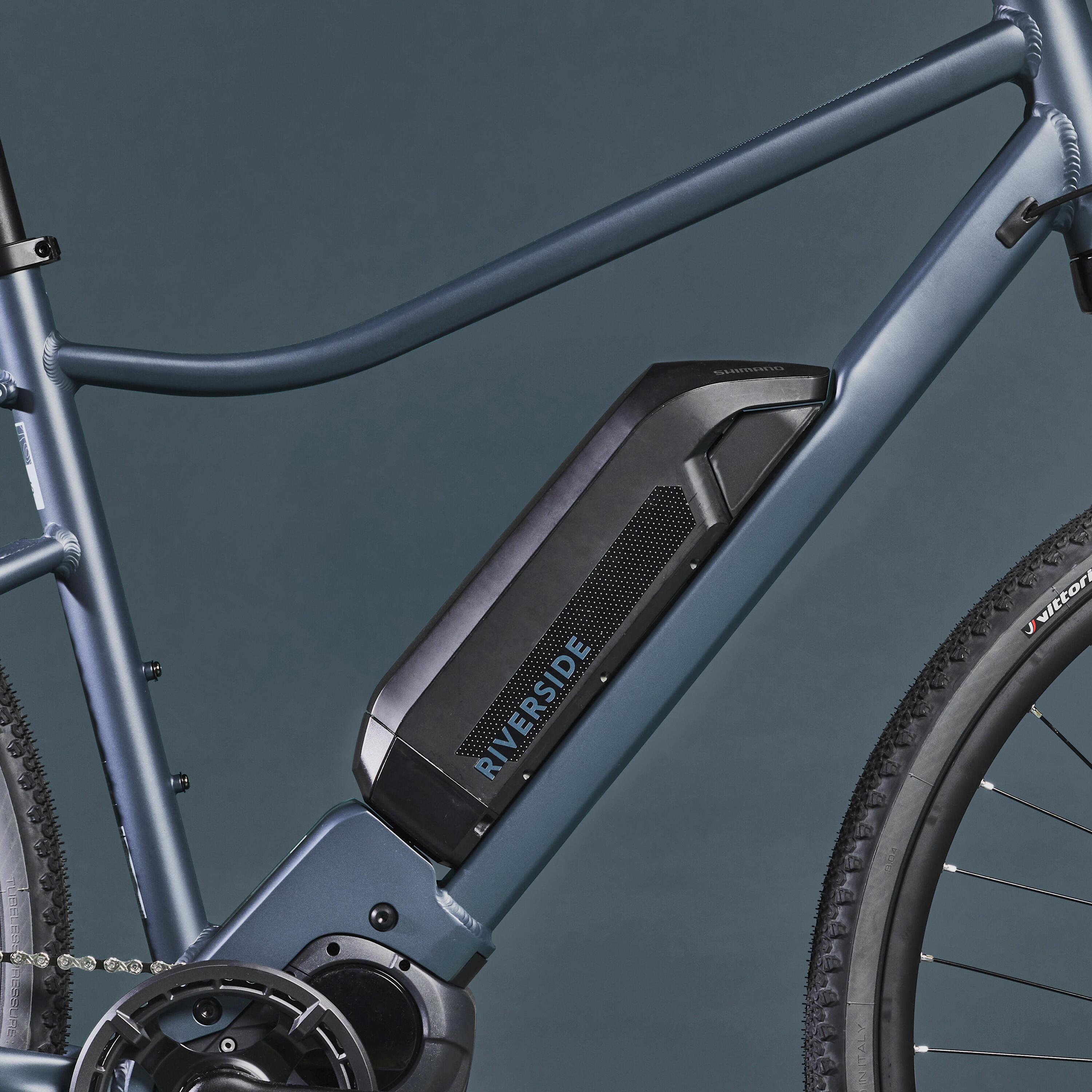 ELEKTRISCHE HYBRIDEFIETS 540 E BLAUW MET ZWARTE ACCU 11/18