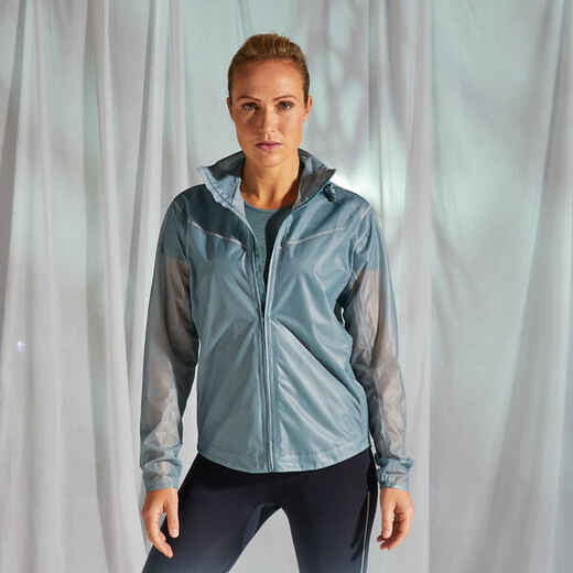 
      KIPRUN LIGHT WOMEN'S RAINPROOF RUNNING JACKET LIGHT GREEN
  