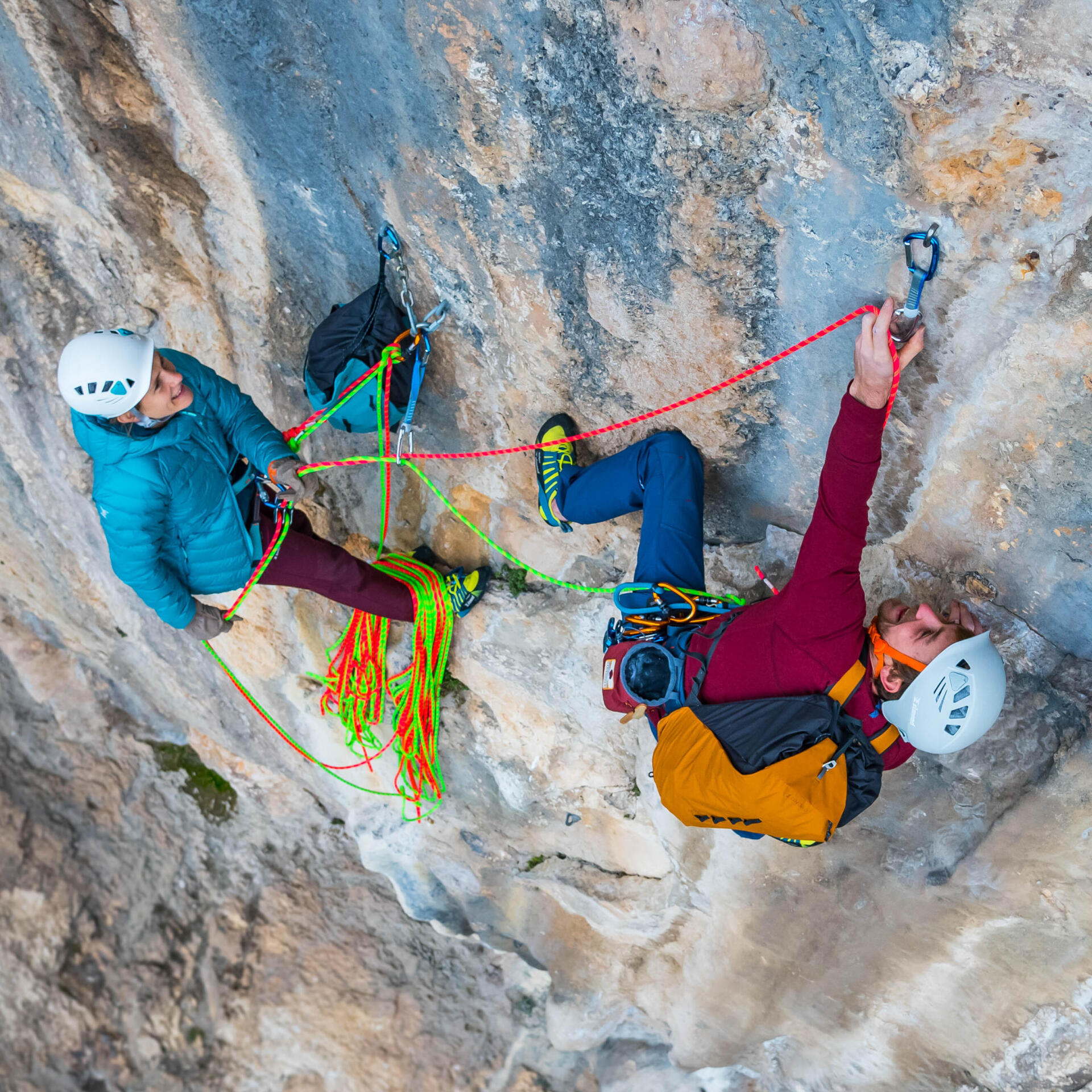 ESCALADA EM GRANDES VIAS E EM ALPINISMO