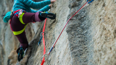 comment-choisir-son-materiel-d-escalade-en-falaise.jpg