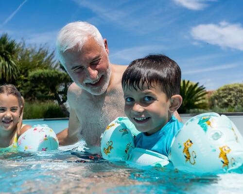 COMMENT ASSURER LA SÉCURITÉ DE VOTRE ENFANT AUTOUR DE LA PISCINE ?