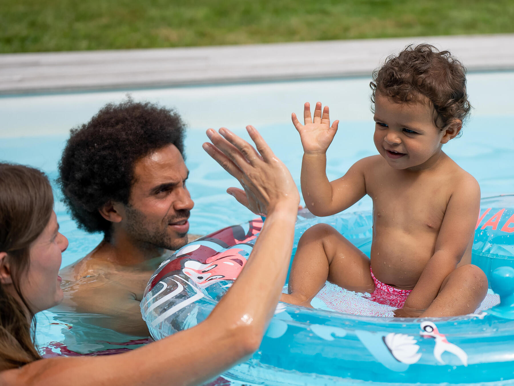 HOW TO KEEP YOUR CHILD SAFE AROUND THE POOL