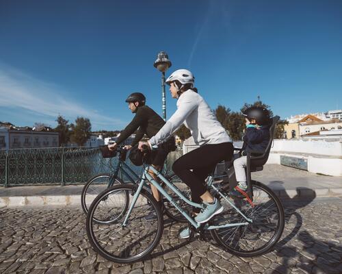Voyager à vélo avec ses enfants : le siège vélo Shotgun - La Cyclonomade