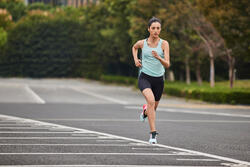 Short de Running para mujer Kiprun Light negro - Decathlon
