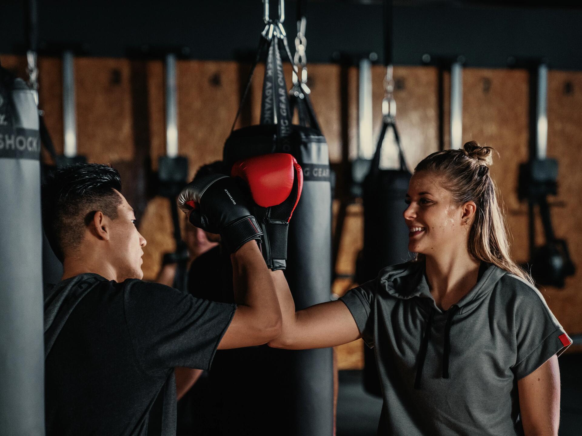 picture of a man and a woman - boxe