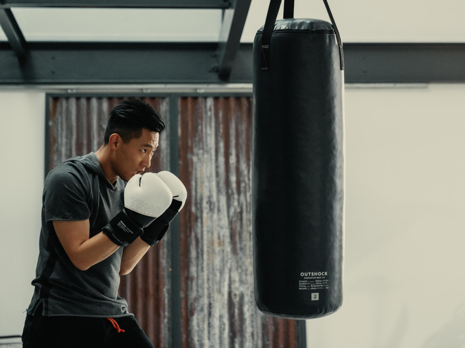 Entrainement sac de frappe débutant en Boxe 