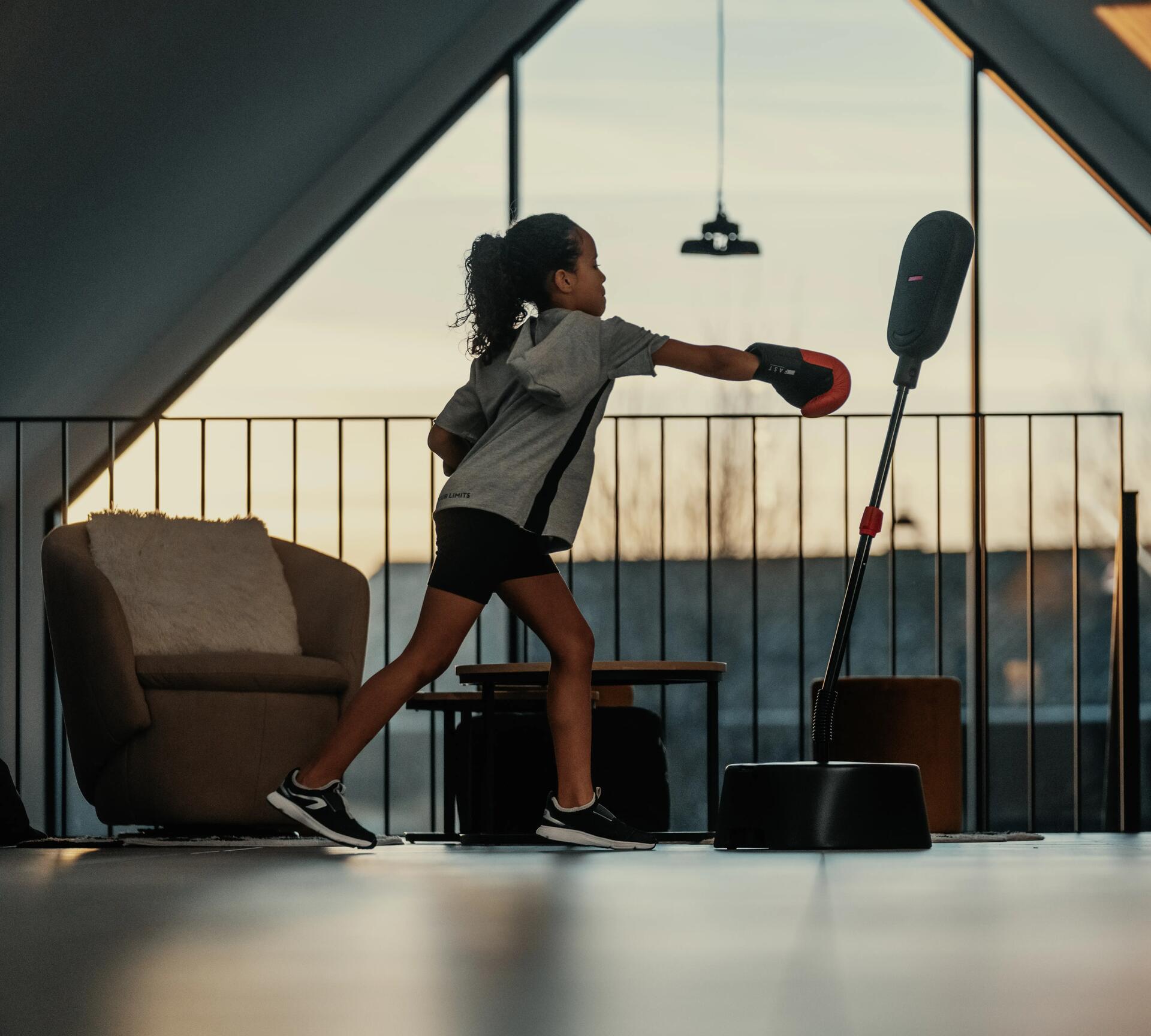 DECATHLON DOMYOS OUTSHOCK KIT PUNCHING BALL JUNIOR + GANTS DE BOXE 4OZ