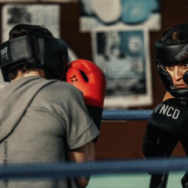 COMMENT CHOISIR SON ÉQUIPEMENT POUR DÉBUTER LA BOXE ?