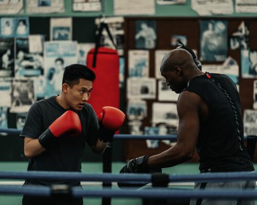 5 CONSEILS DE CHAMPION POUR AMÉLIORER SES RÉFLEXES DE BOXE