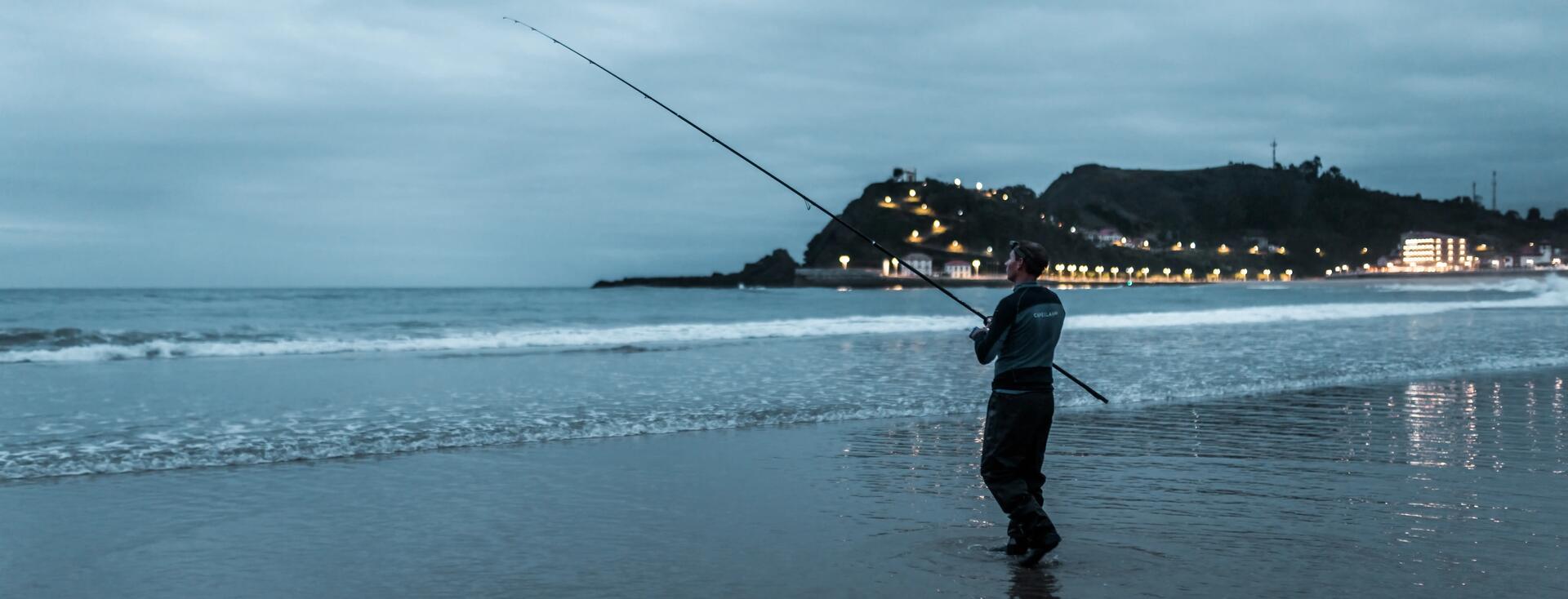 hombre practicando surfcasting