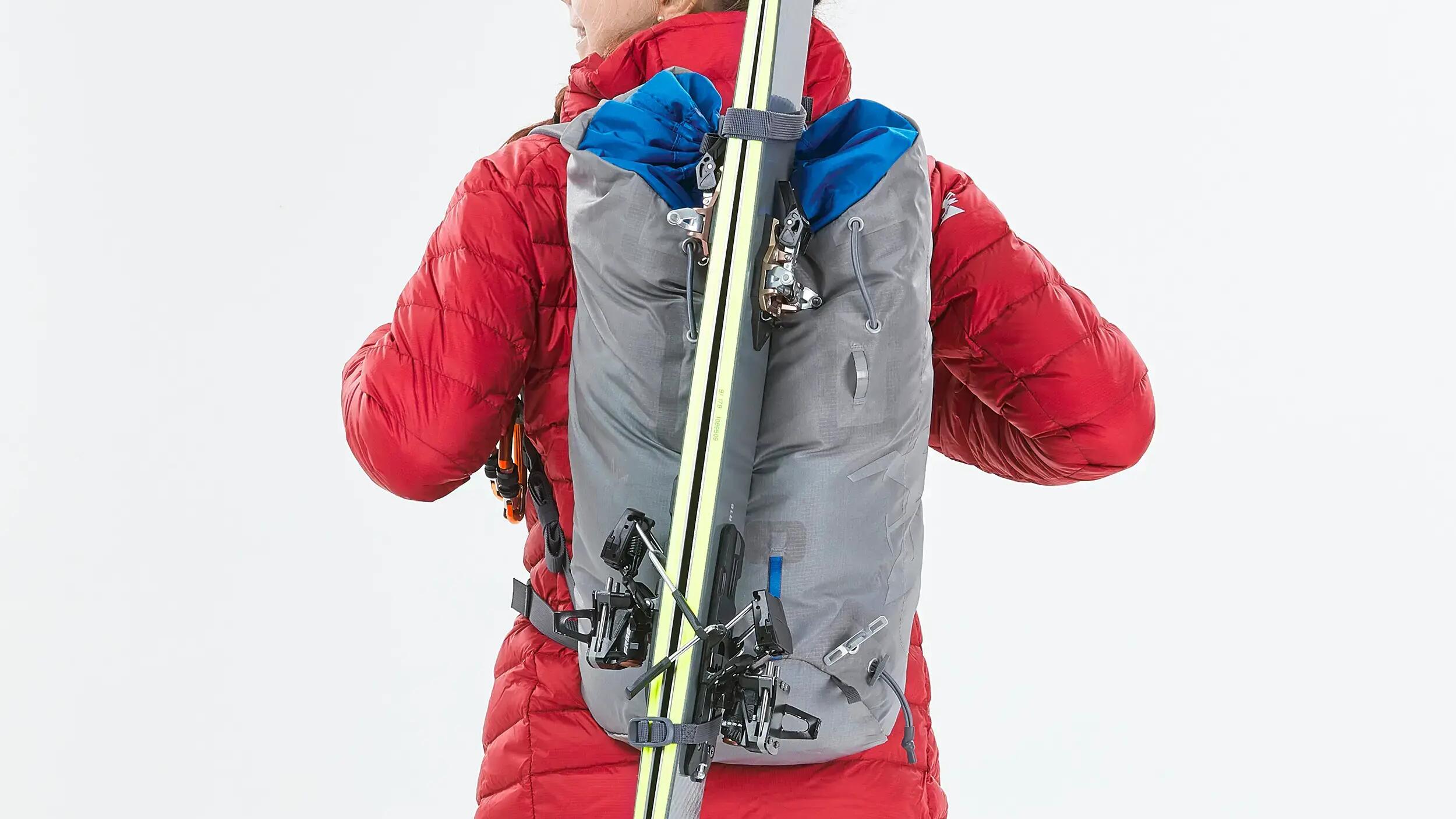 Caricare lo zaino da alpinismo