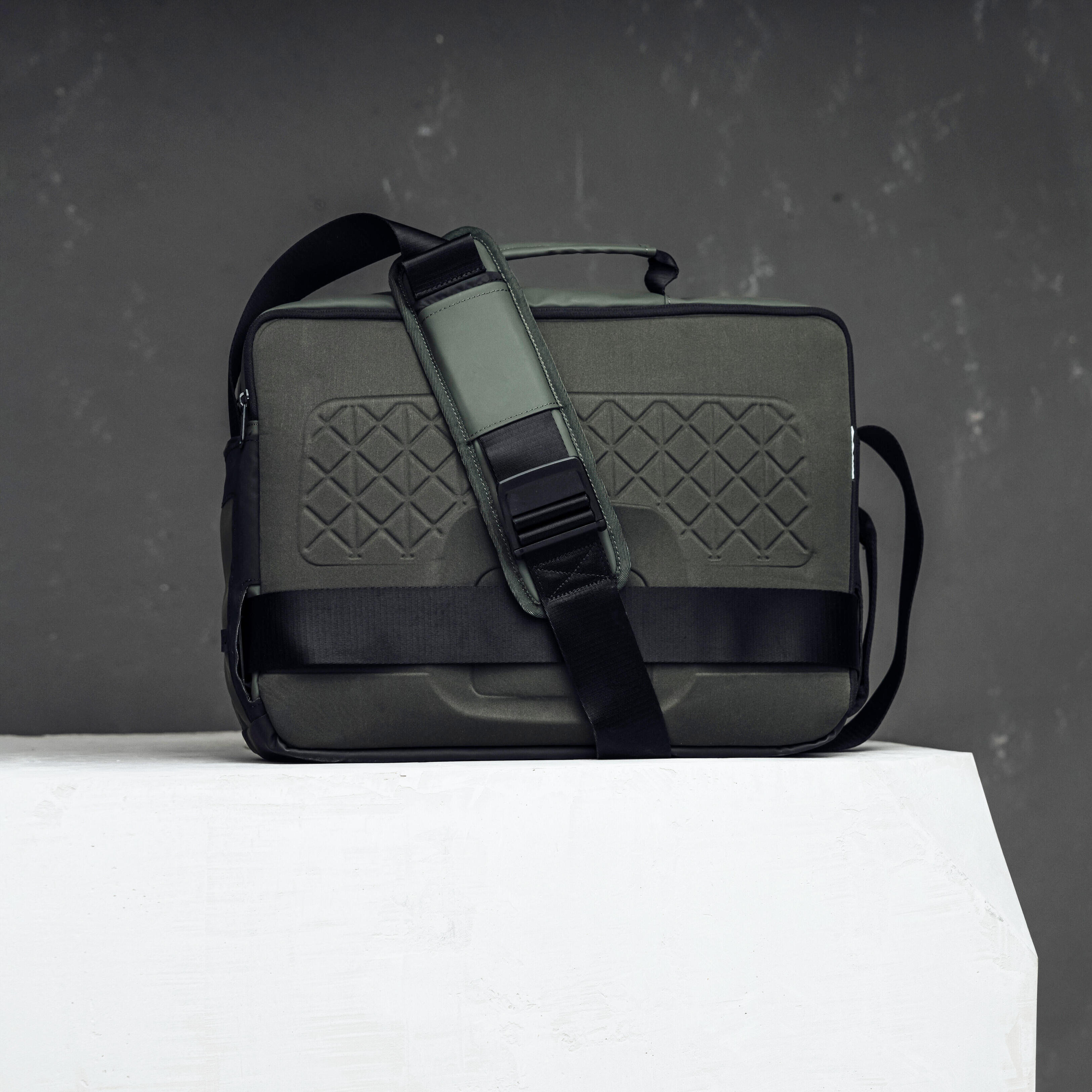 20L BACKENGER ACTIV MBLTY URBAN WALKING MESSENGER BAG BACKPACK KHAKI