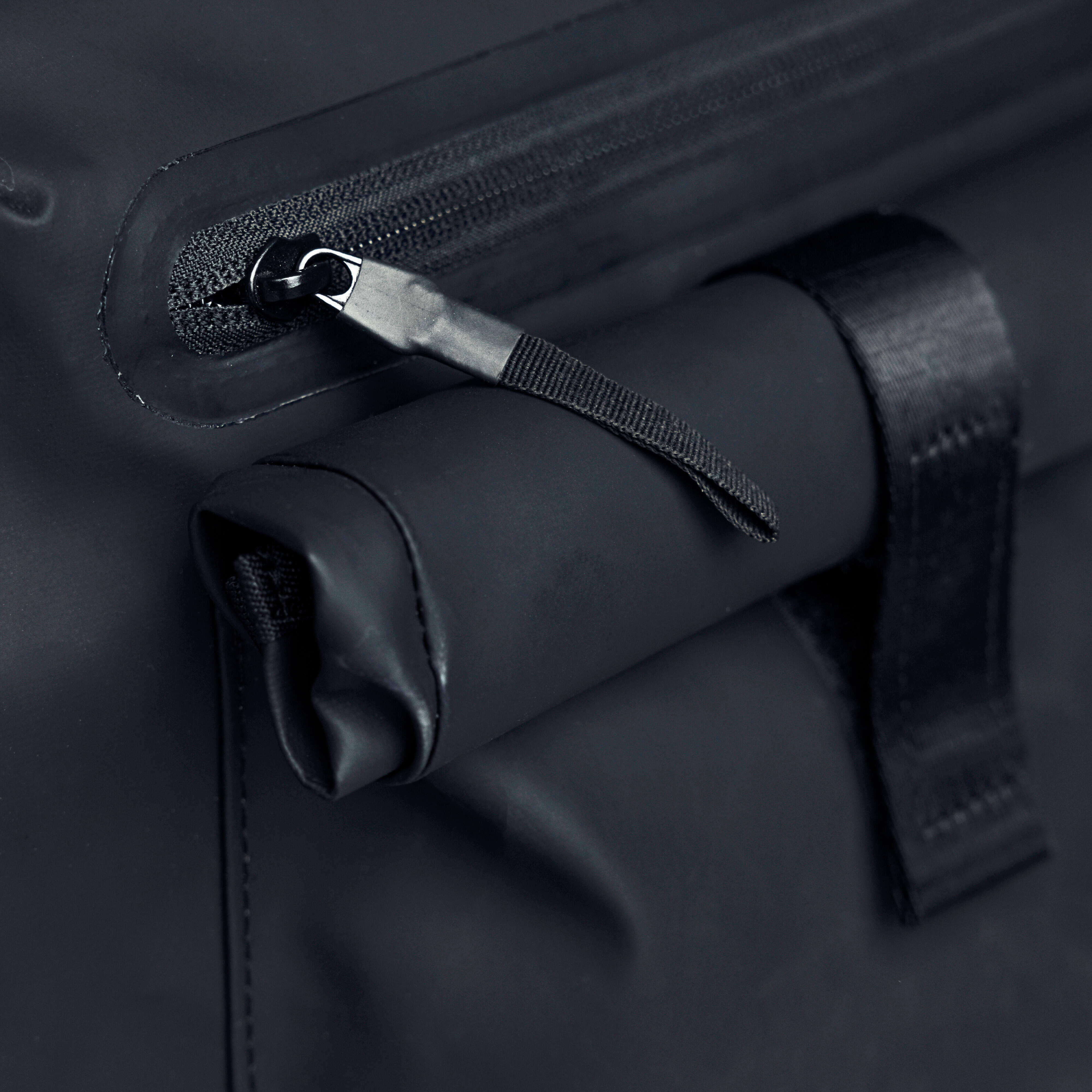 20L Urban Messenger Bag Black