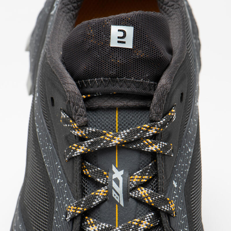 男款越野跑鞋 XT8 - 黑色和灰色