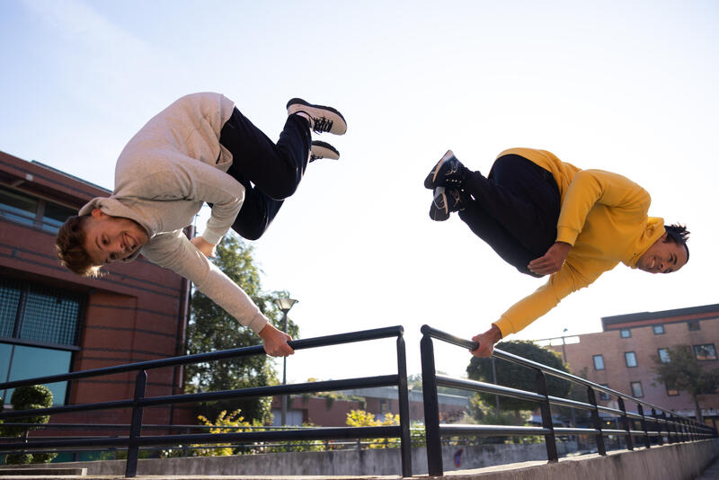 Sweat à capuche sport et Parkour homme gris clair