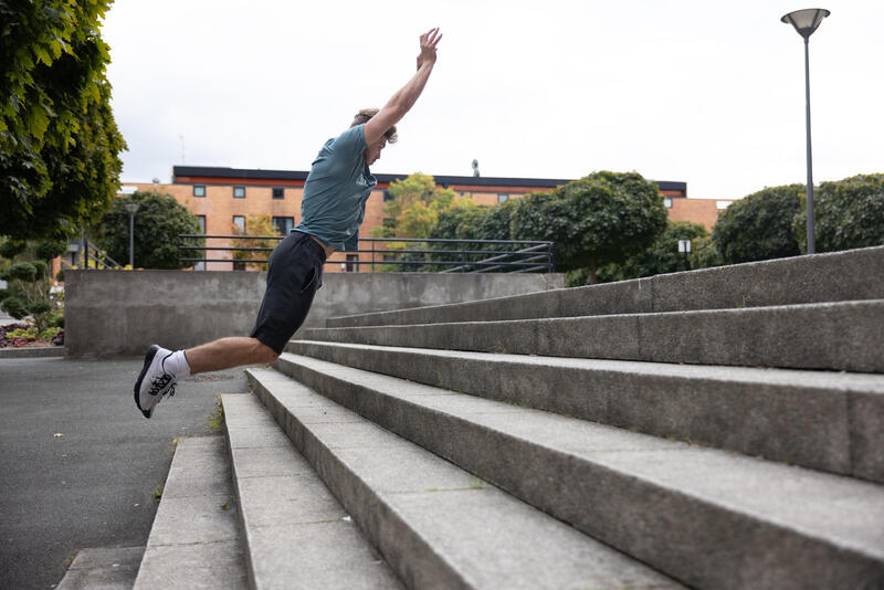 Short de sport et Parkour homme gris chiné foncé