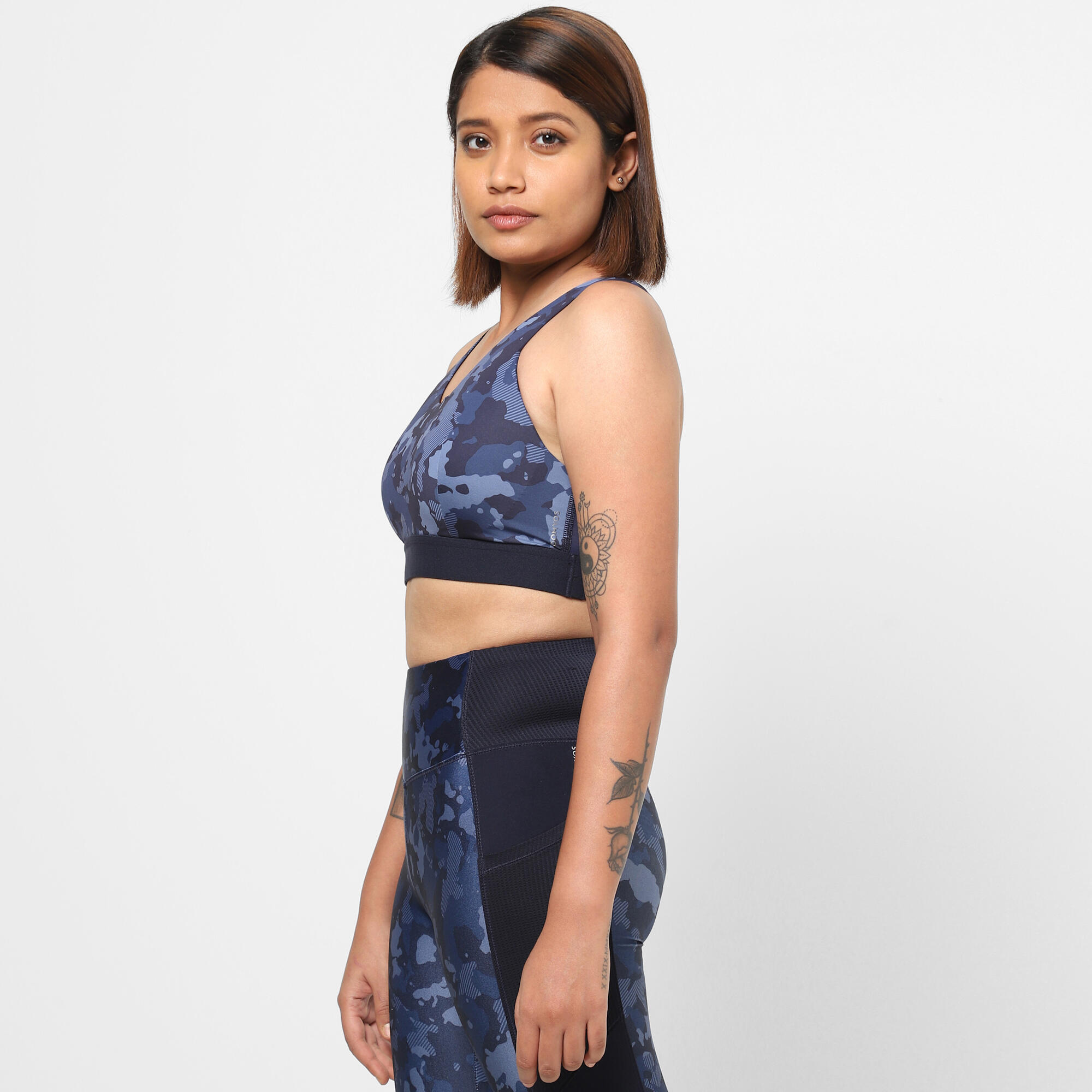 Domyos By Decathlon Blue & Red Graphic Workout Bra Full Coverage - Heavily  Padded Price in India, Full Specifications & Offers