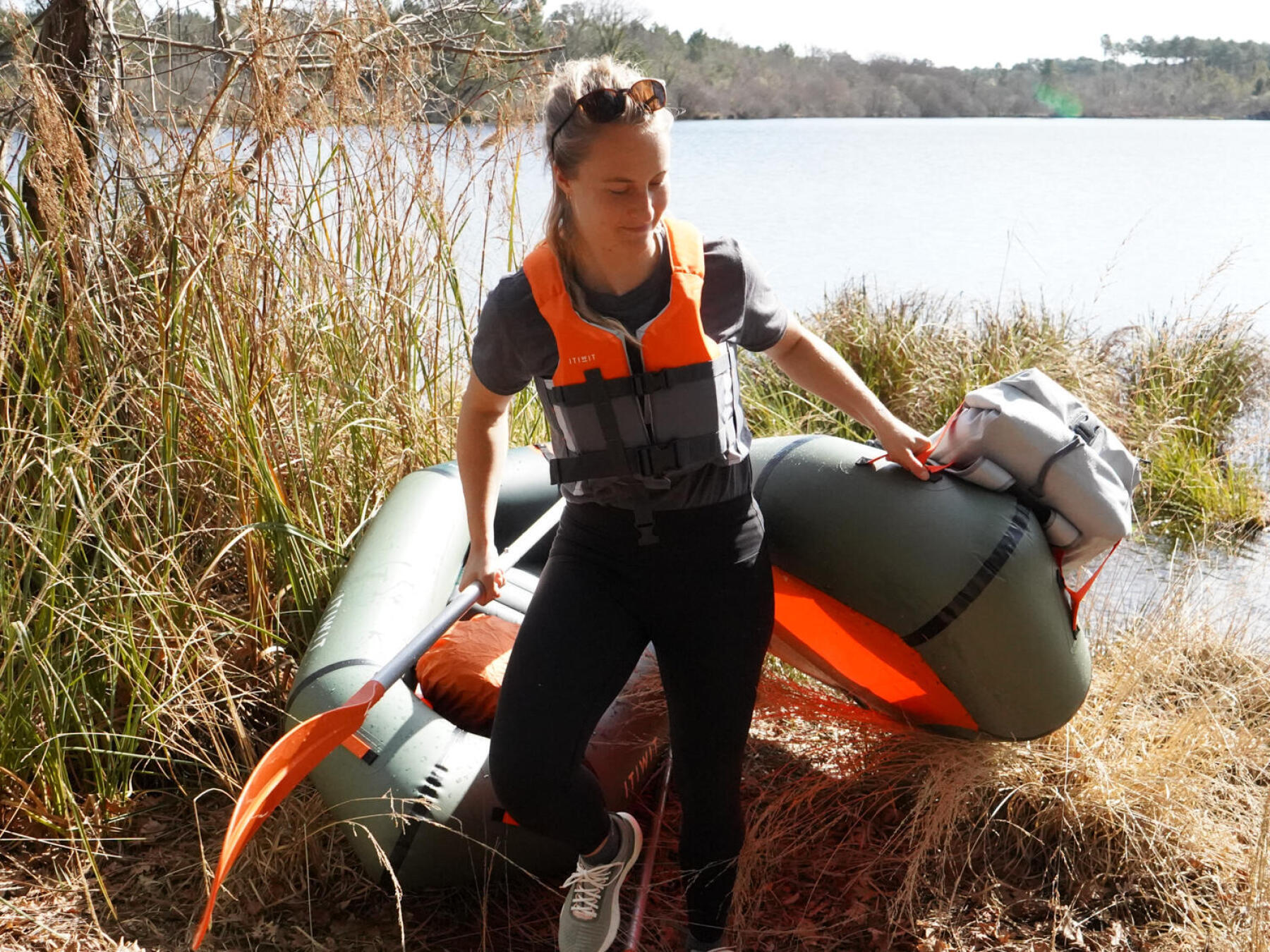 lago mulher colete kayak packraft sol