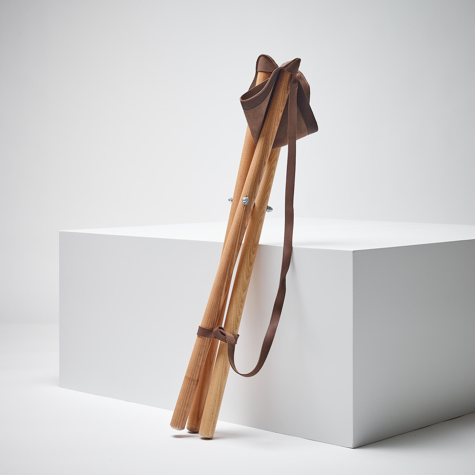 Log Primitive Tripod Stool檜・丸太・サイドテーブル Log Primitive Tripod Stool檜・丸太・サイドテーブル Log Primitive