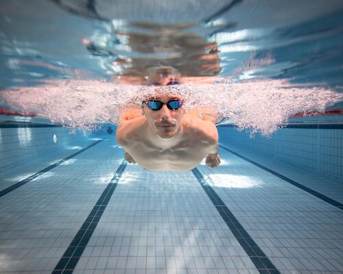 Stress & sommeil : 8 galères du quotidien résolues par la natation
