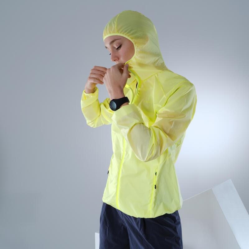 Veste coupe vent Ultra légère de randonnée rapide Femme FH 500 Hélium wind jaune
