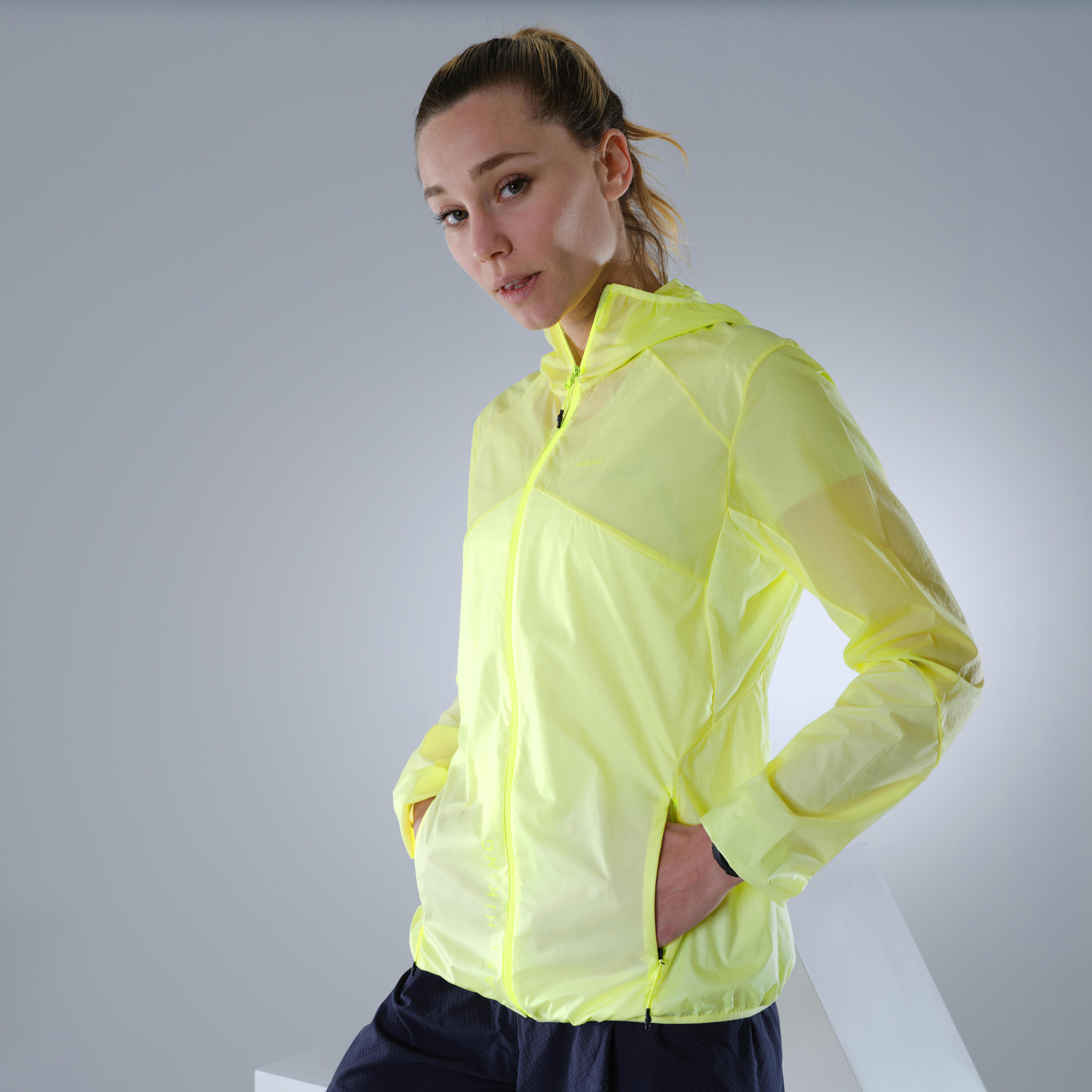 Women's Ultra-light Rapid Hiking Windproof Jacket FH 500 Hélium Wind - Yellow 3/5