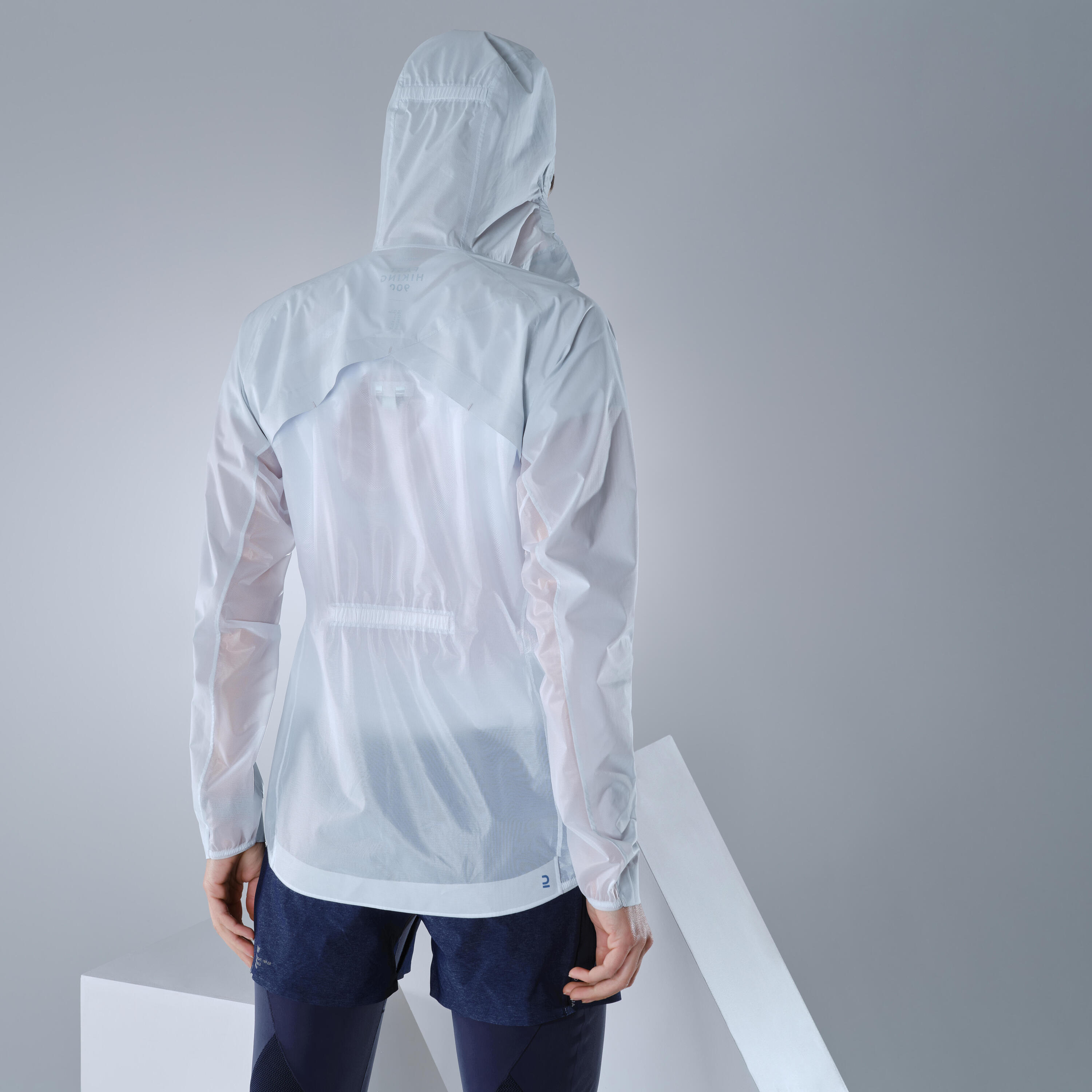 Women’s ultra-light hybrid fast hiking jacket FH900 grey. 8/9