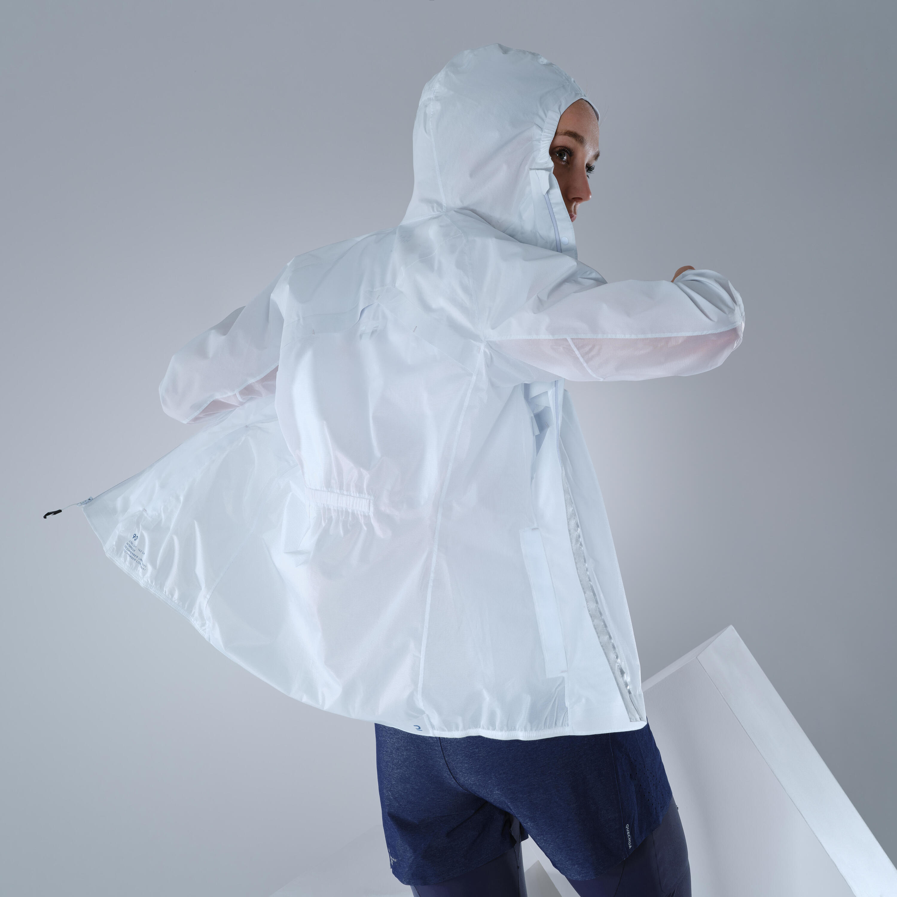 Women’s ultra-light hybrid fast hiking jacket FH900 grey. 6/9