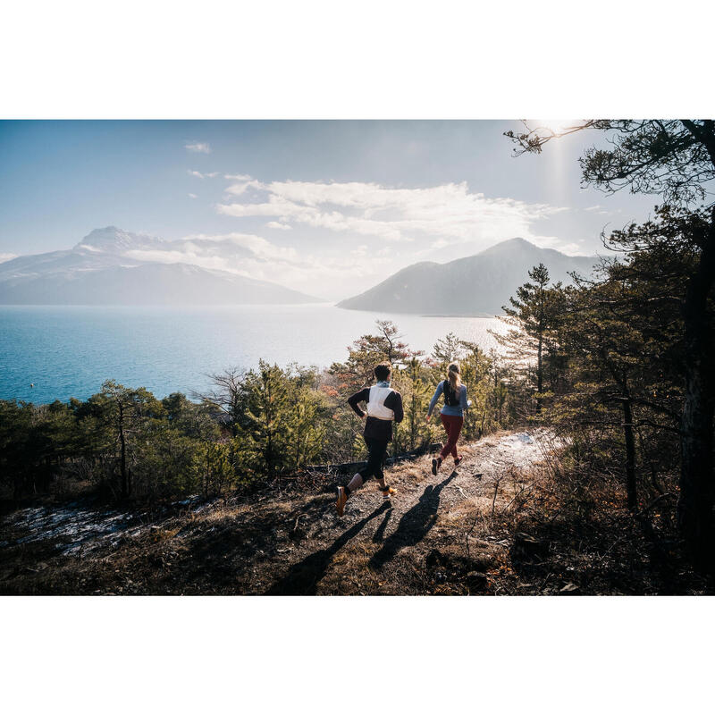 CAMISETA SIN COSTURAS CONFORT MANGA LARGA TRAIL RUNNING HOMBRE NEGRO CAQUI