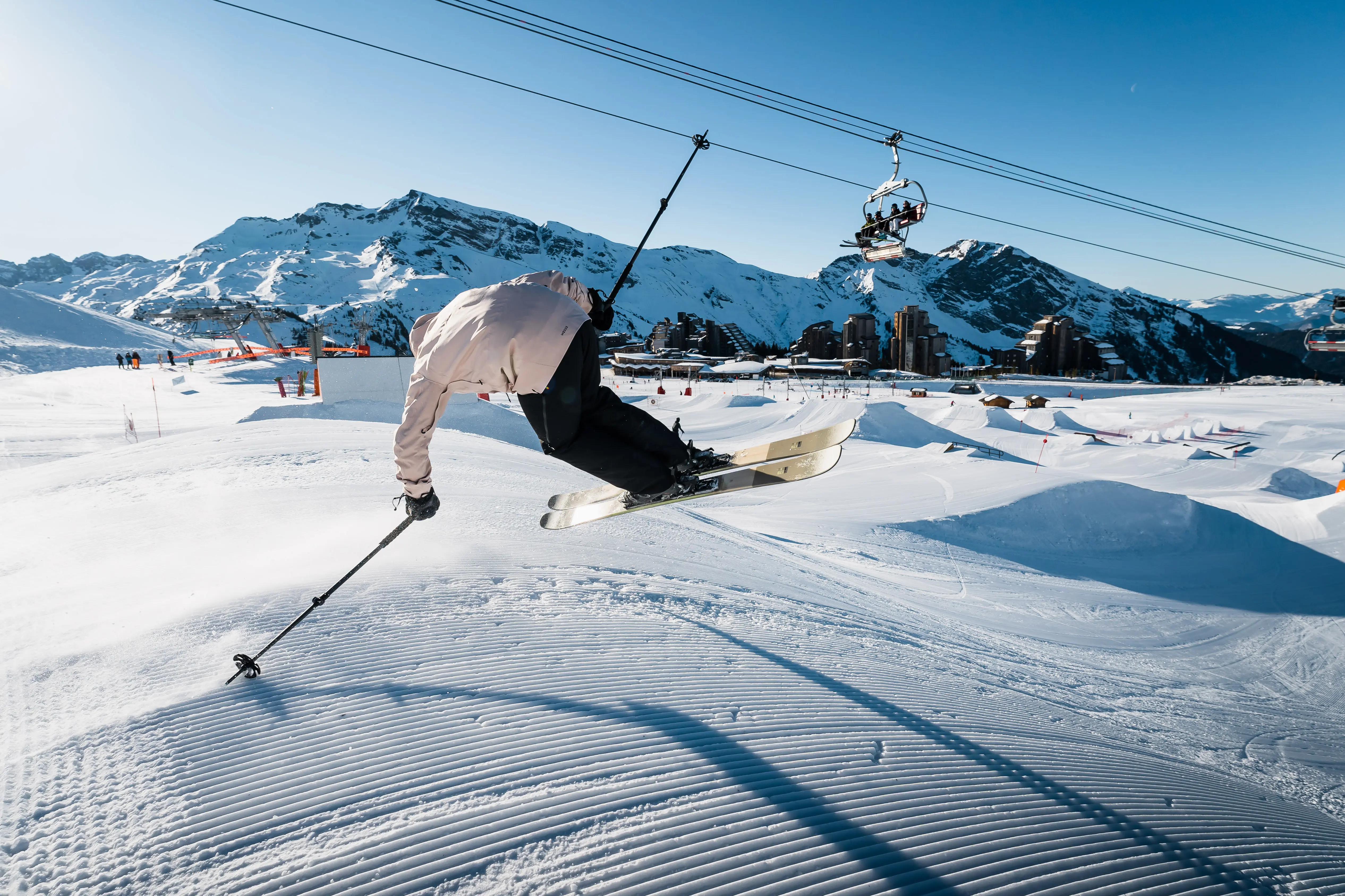 Persona practicando Ski freestyle