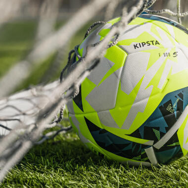 HOW TO CHOOSE THE RIGHT FOOTBALL